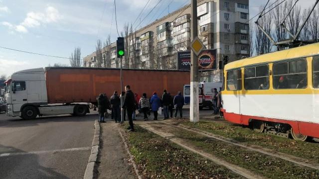 В Одесі водій фури наїхав на пішоходів: одна людина загинула