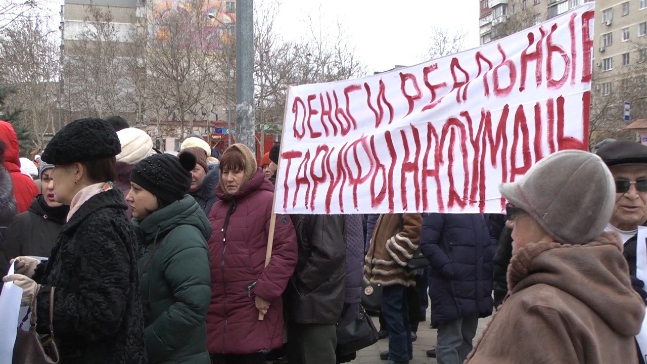 Мешканці Чорноморська влаштували мітинг проти підняття тарифів на холодну воду