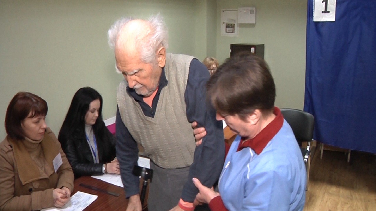На виборчій дільниці, що розташована в одеській міській лікарні №5, зареєстровано 86 виборців 