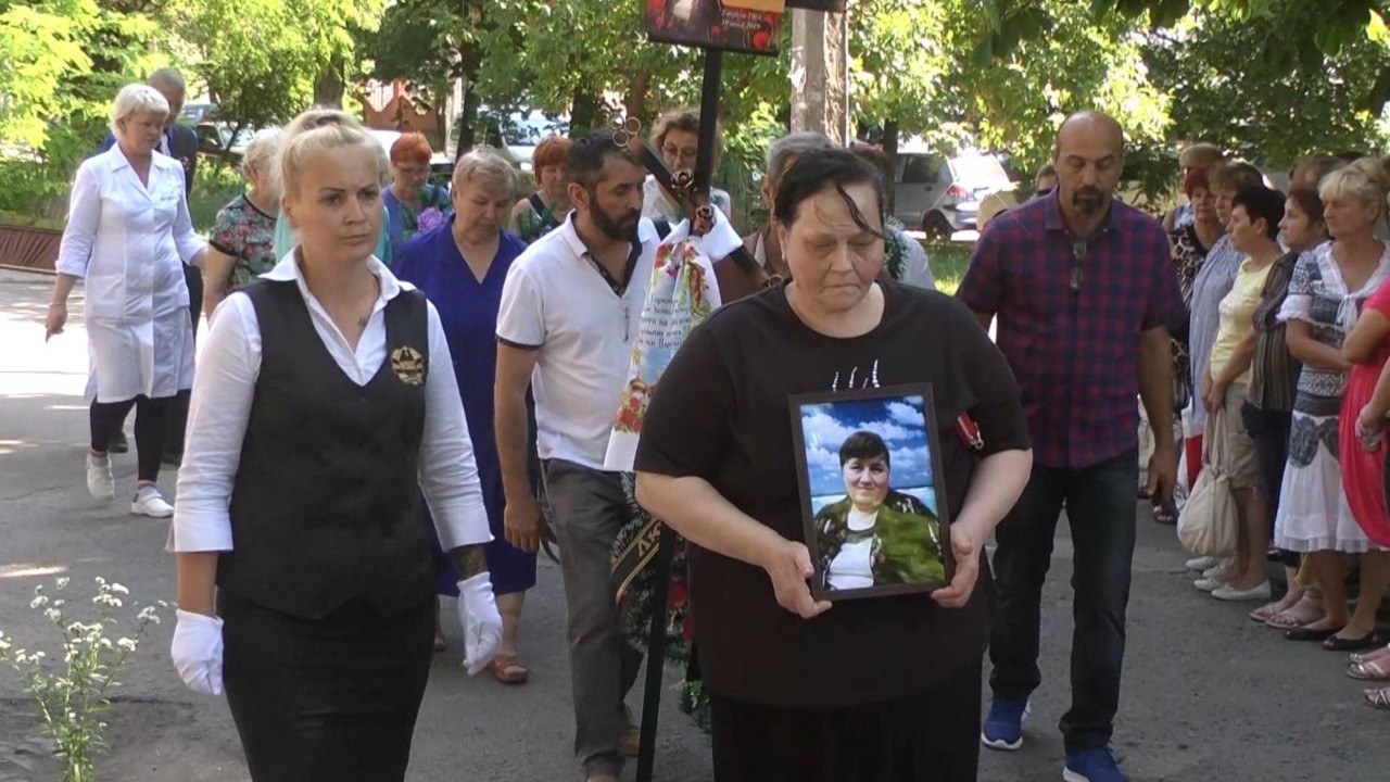 Прощання із медсестрою, яка загинула під час пожежі в психіатричній лікарні, відбулося в Одесі